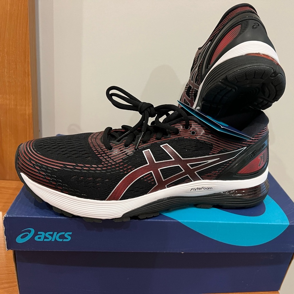 Brand new ASICS men’s sneaker